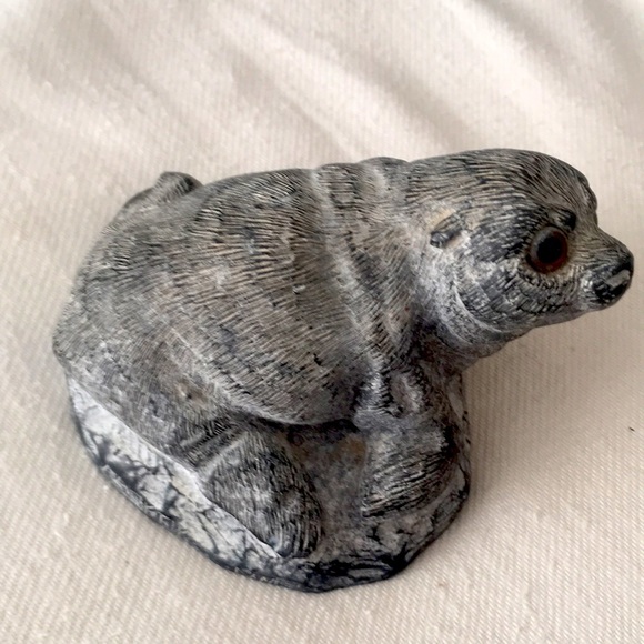 🔻Vintage🔻  Soapstone Seal Figurine Hand Carved 1970’s - Picture 3 of 10